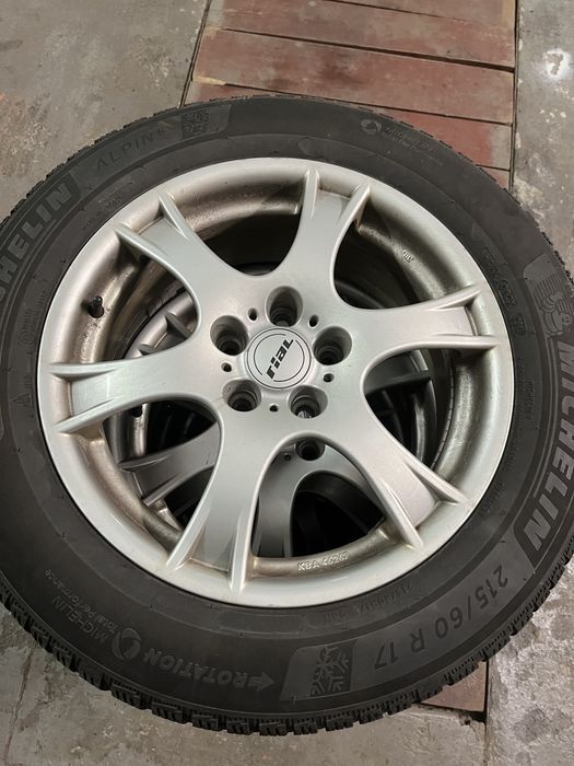 Комплект 215/60/17 зимових шин з дисками , в хорошому  стані.