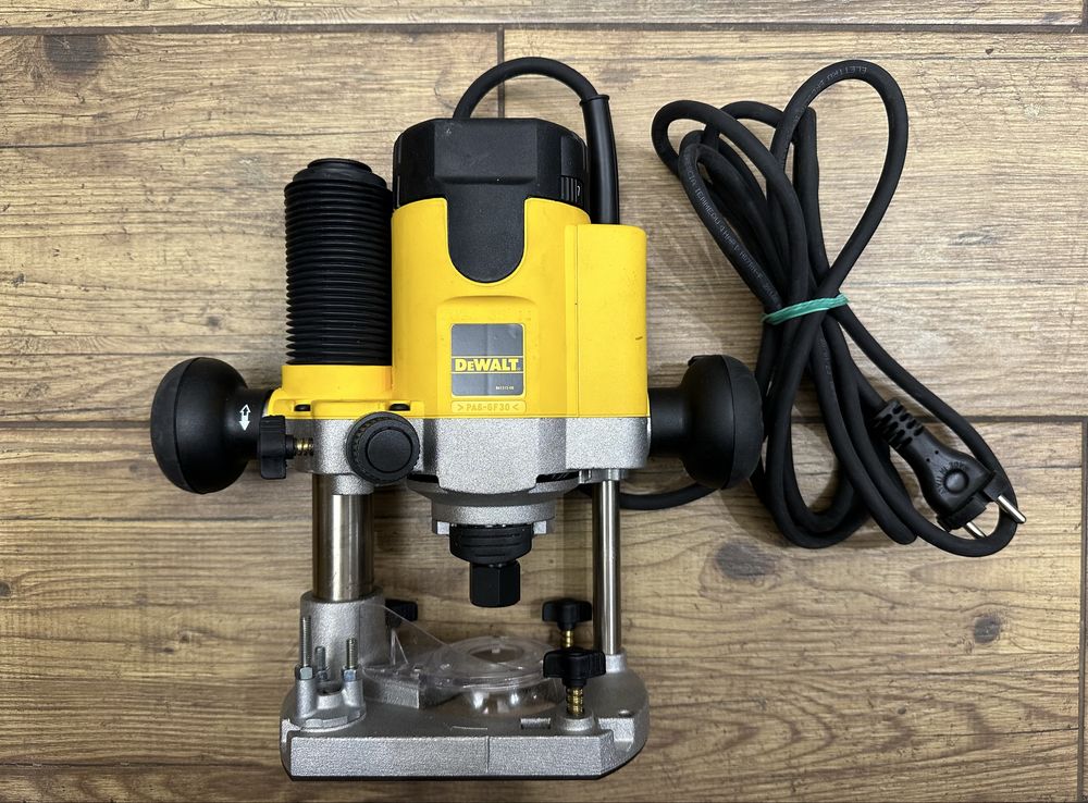 Frezarka górnowrzecionowa DW622 DEWALT 1400W + walizka TSTak (FV 23%)