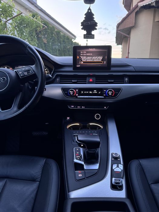 Audi A4 2017 седан 2.0 TFSI 185 kW