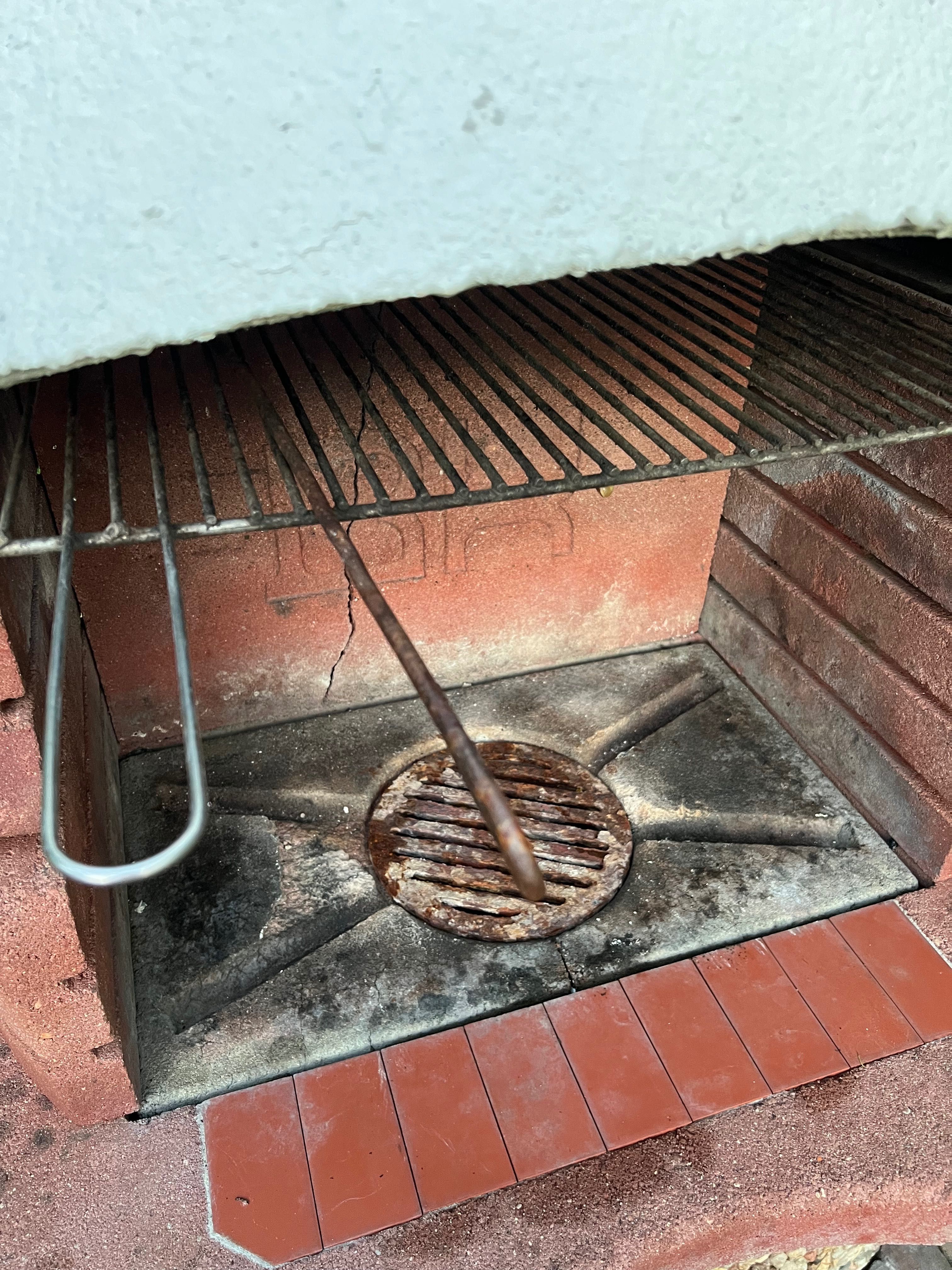 Grill ogrodowy kamienny