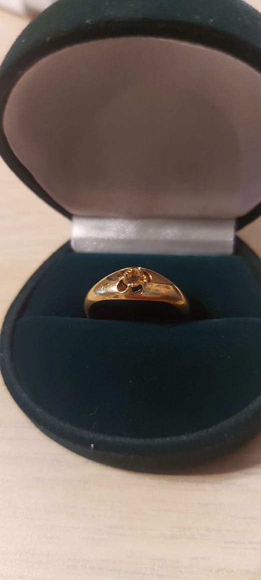 Złoty pierścionek z brylantem 0.25 ct. R14
