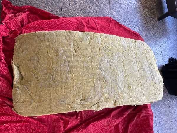 OFEREÇO lã de vidro.