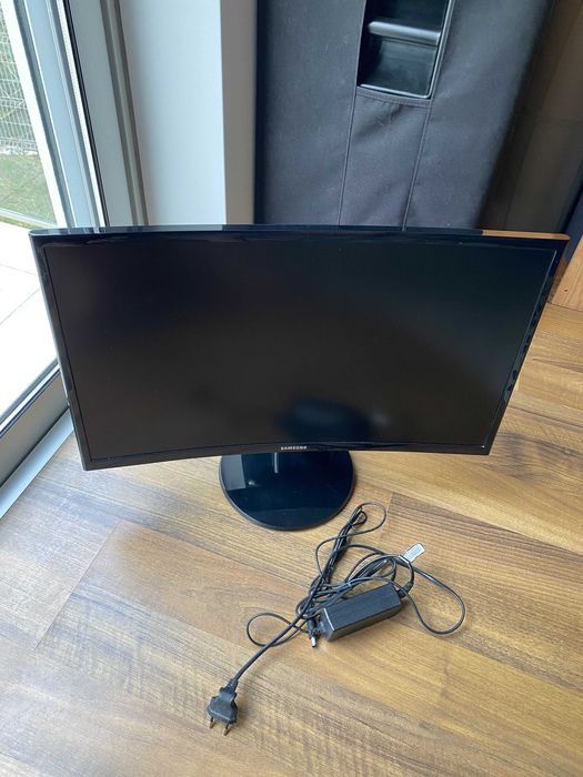 Monitor Curvo SAMSUNG C24F390FHU 24'' Full HD
