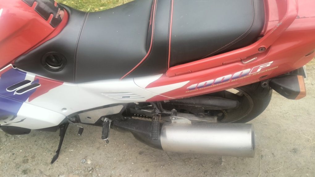 Honda CBR 1000f ...