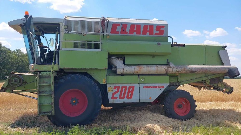 Комбайн зернозбиральний Claas Mega 208