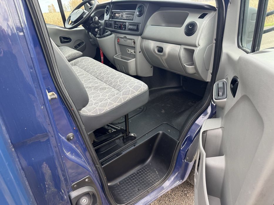 Renault Master 2.5 dCi 120KM Koniowóz do przewozu zwierząt Kontener