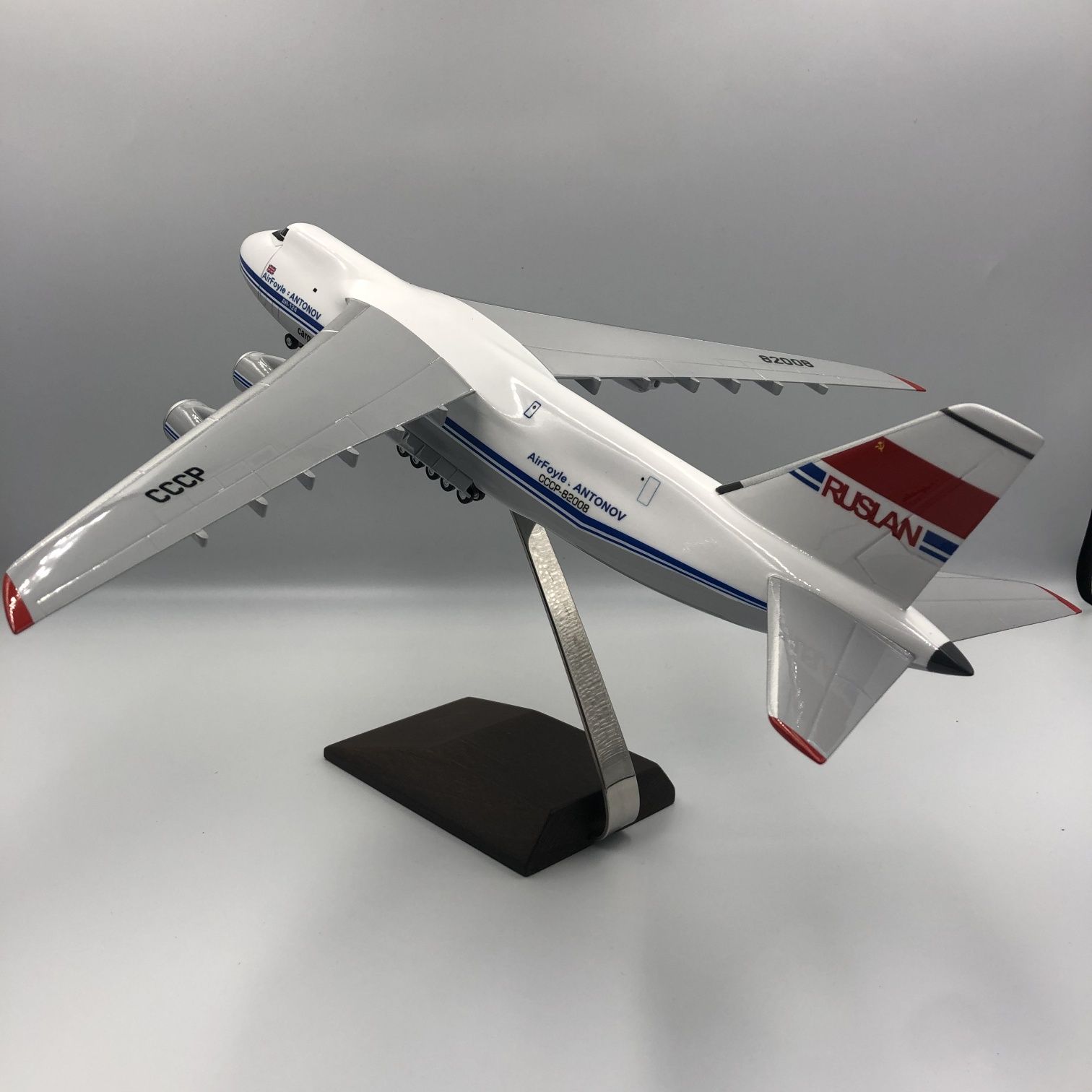 Модель самолёта премиум Ан-124 "Руслан" масштаб 1:200 (34 см). Смола