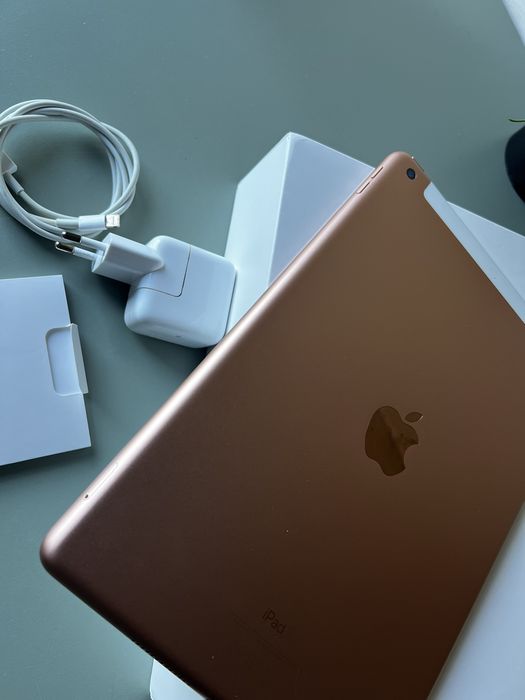 Apple iPad 7a Geraçāo wifi + cellular 4G Gold 32GB