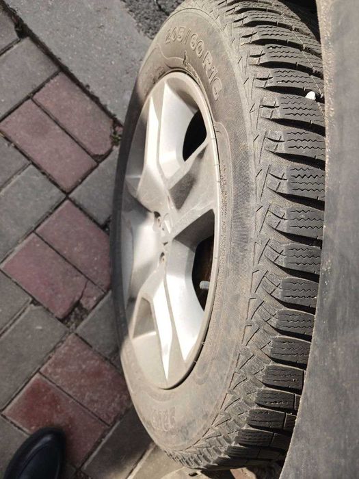 Продам шини зимові 205/60/16 96Т