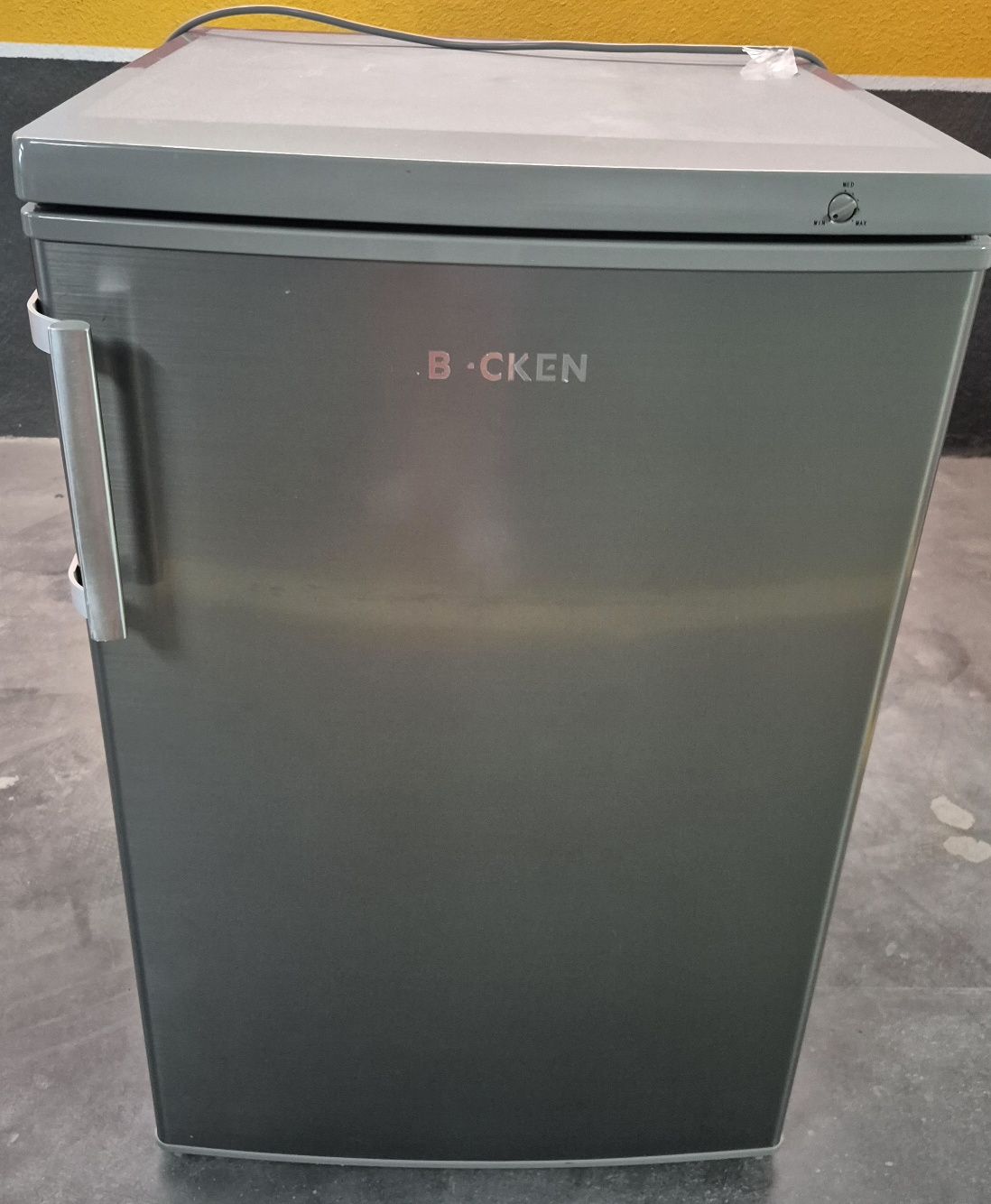 Vendo Arca congeladora BECKEN BUF3902 IX (85 L)