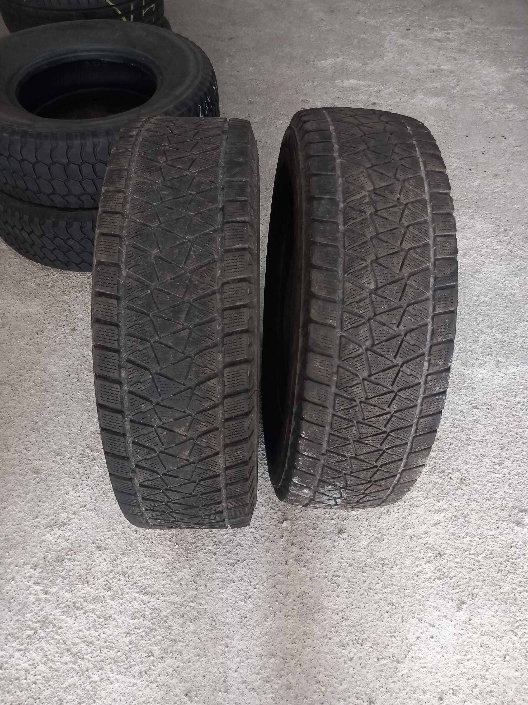 4 Pneus 235/75R15 4x4 Bridgestone e Goodyear