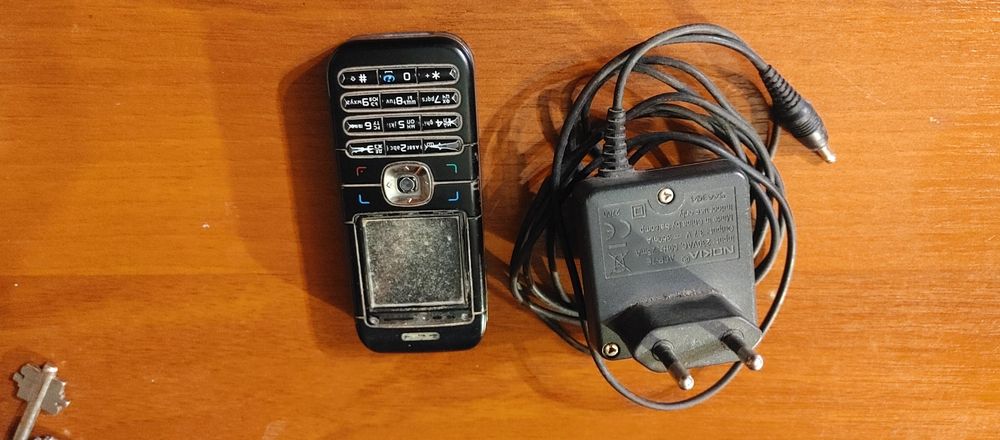 Мобілка кнопочна із зарядним