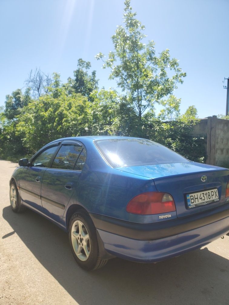 Продам Toyota Avensis 2.0