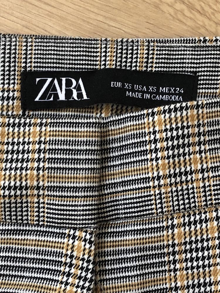 Szare spodnie w kratę Zara