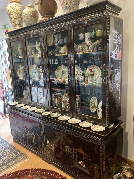 Vitrina cabine oriental lacado trabalhado 2 partes .1,98x2,00 cm