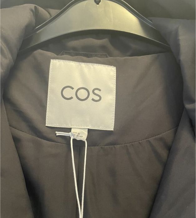 Пуховик жіночий від COS