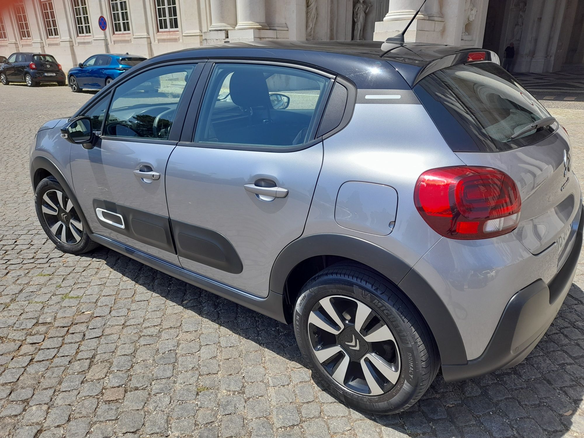 Citroën C3 1.2 puretech Shine EAT06 
Caixa automática 
Ano 2021