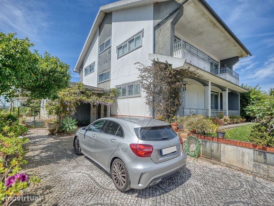 Moradia T5 para venda