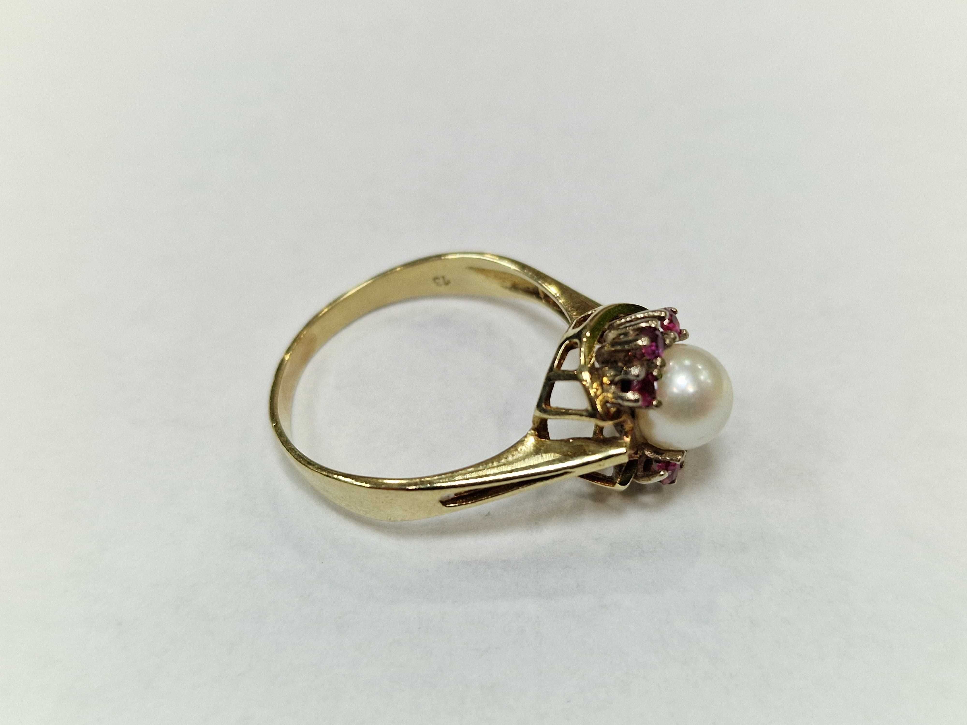 Złoty pierścionek/ 585/ 3.32 gram/ R17/ Perła/ Rubiny