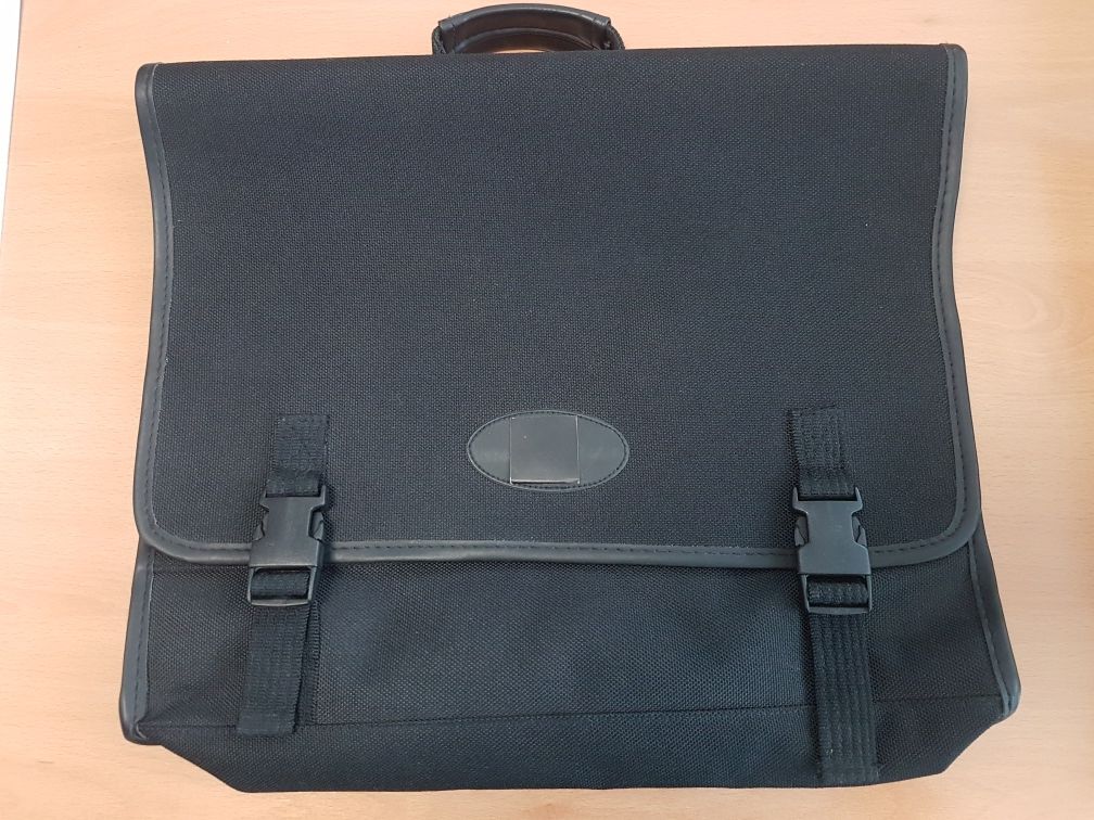 Torba na laptopa 17 solidna trwała praktyczna