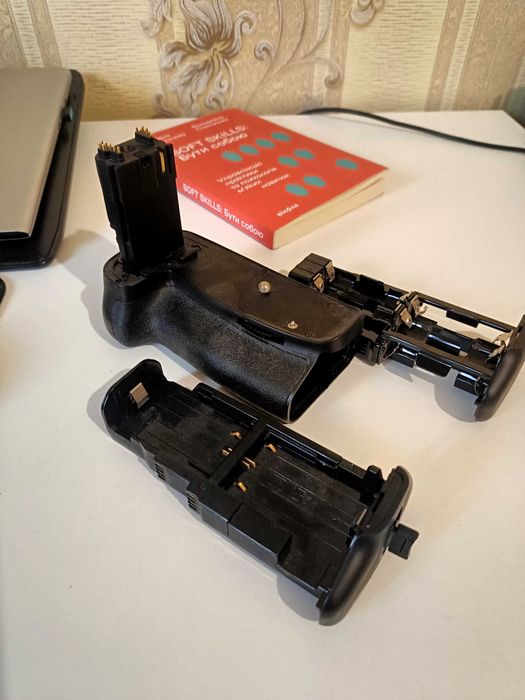 Canon 6d батарейний блок/бустер