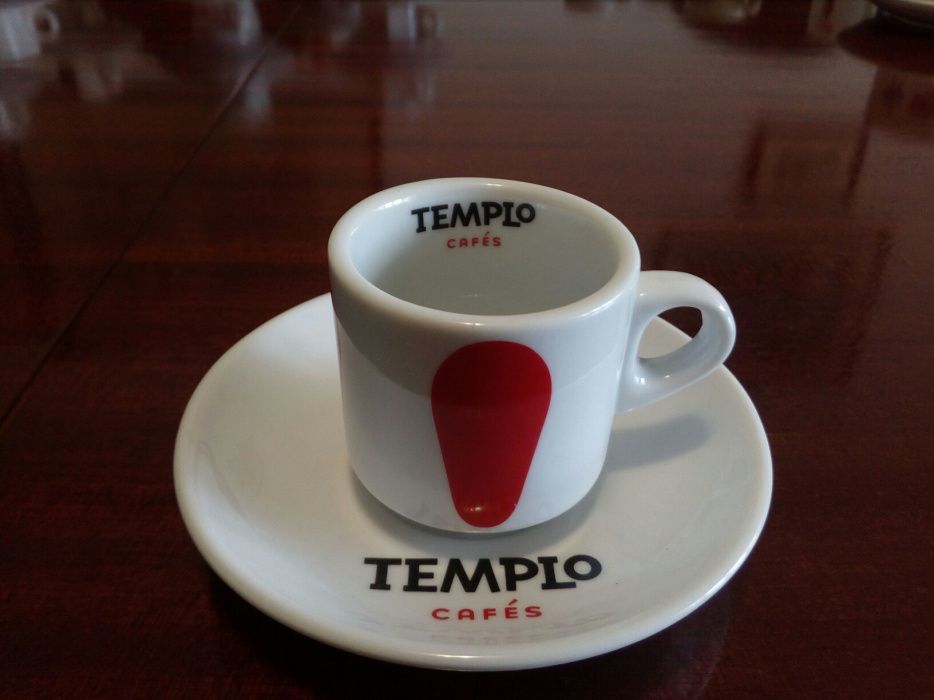 57 Chávenas de Café + Pires