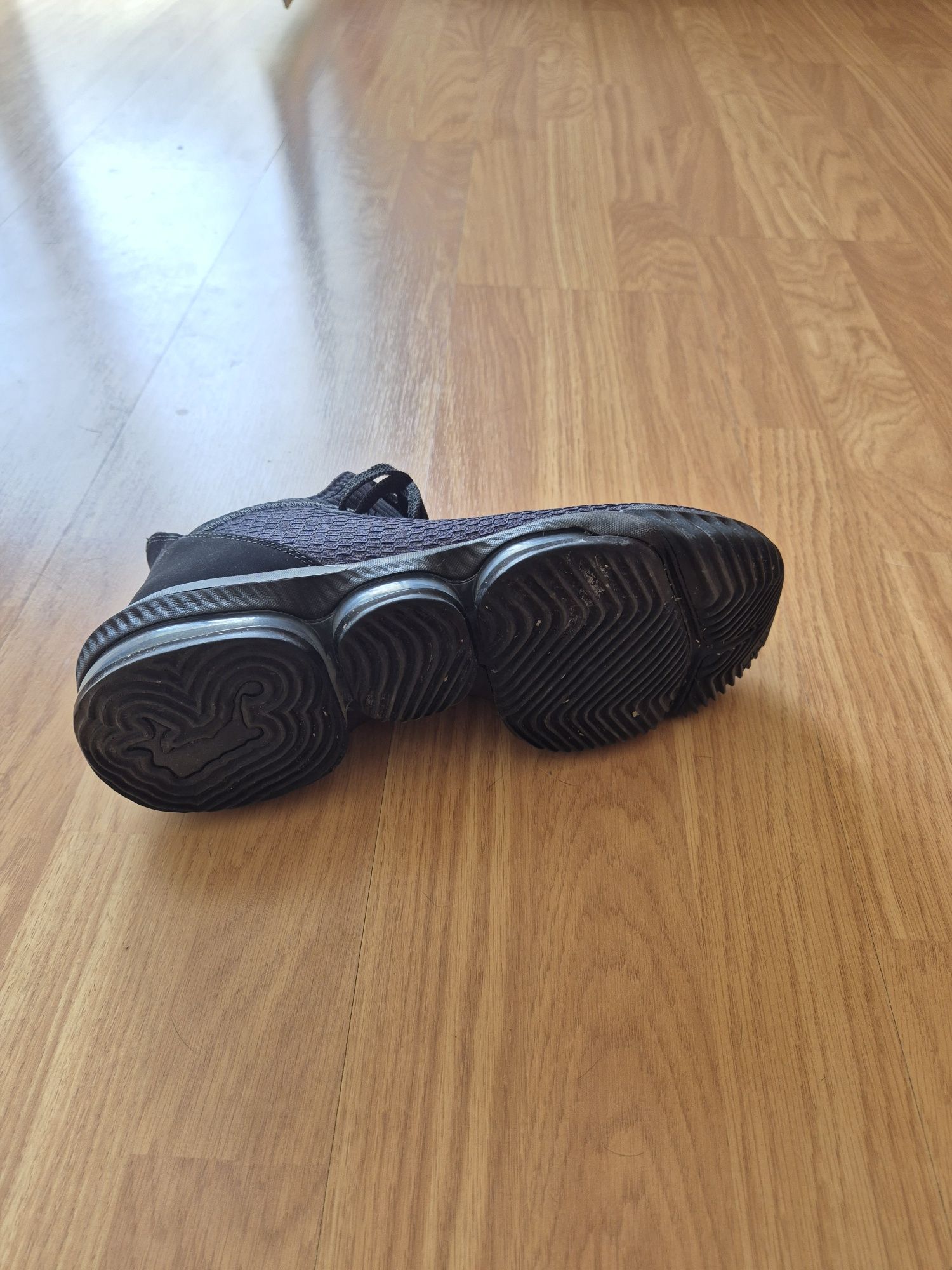 Nike LeBron 16 Low Triple Black
