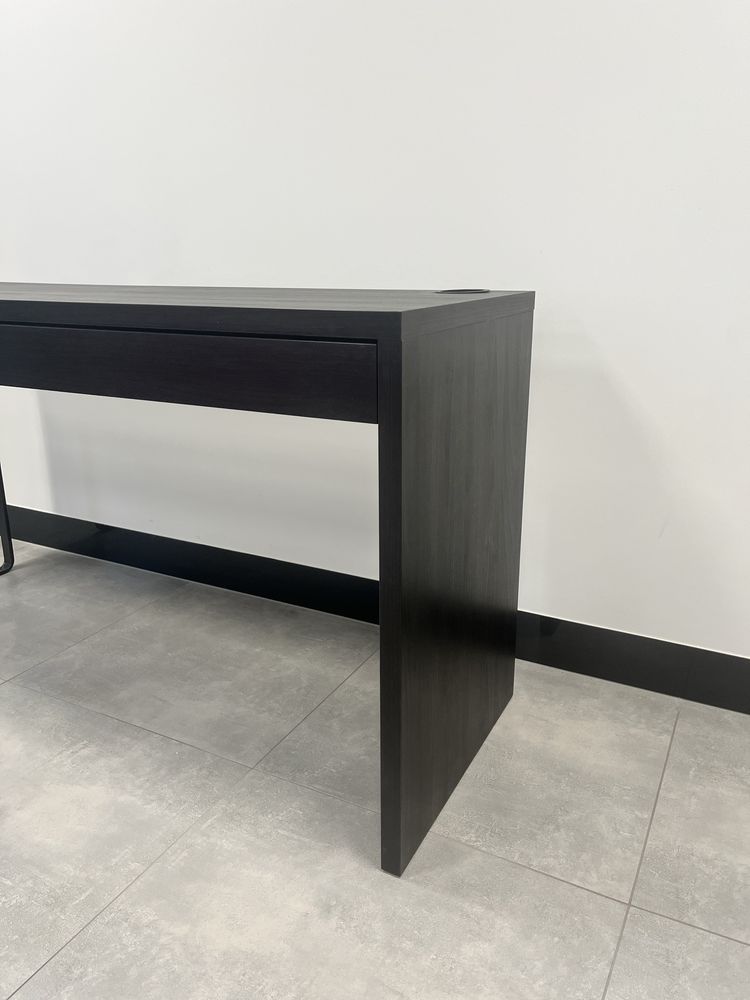 Czarne Biurko IKEA MICKE dwie szuflady 142x50cm