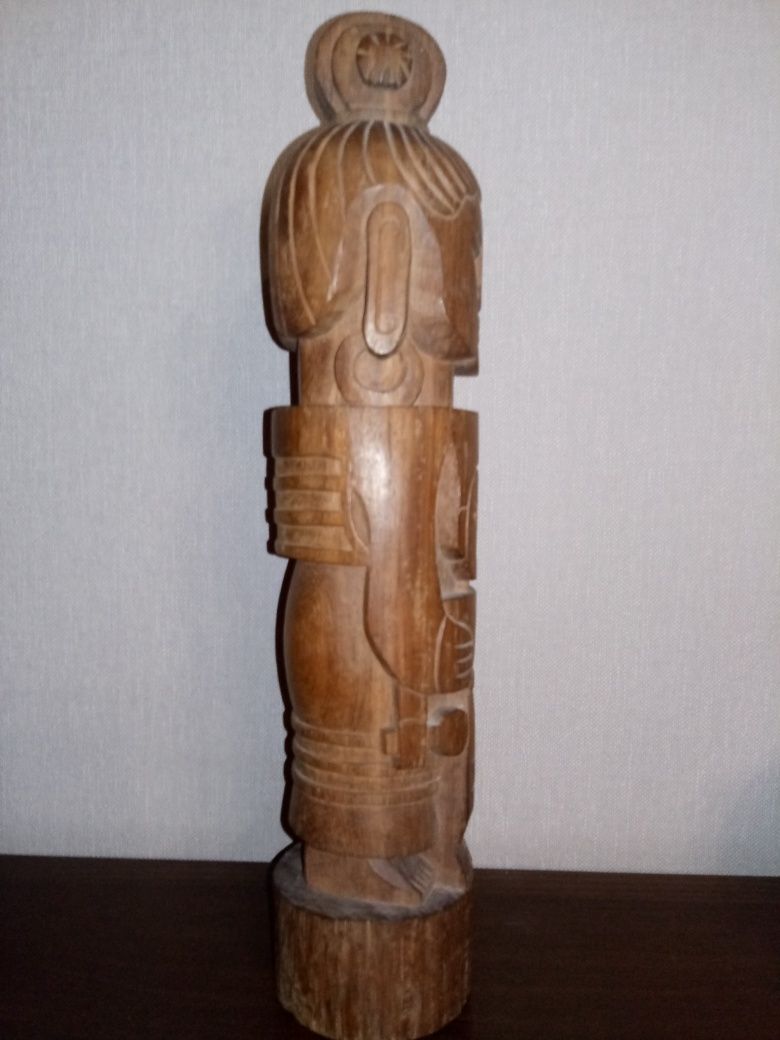 Figurka z drewna lata osiemdziesiąte