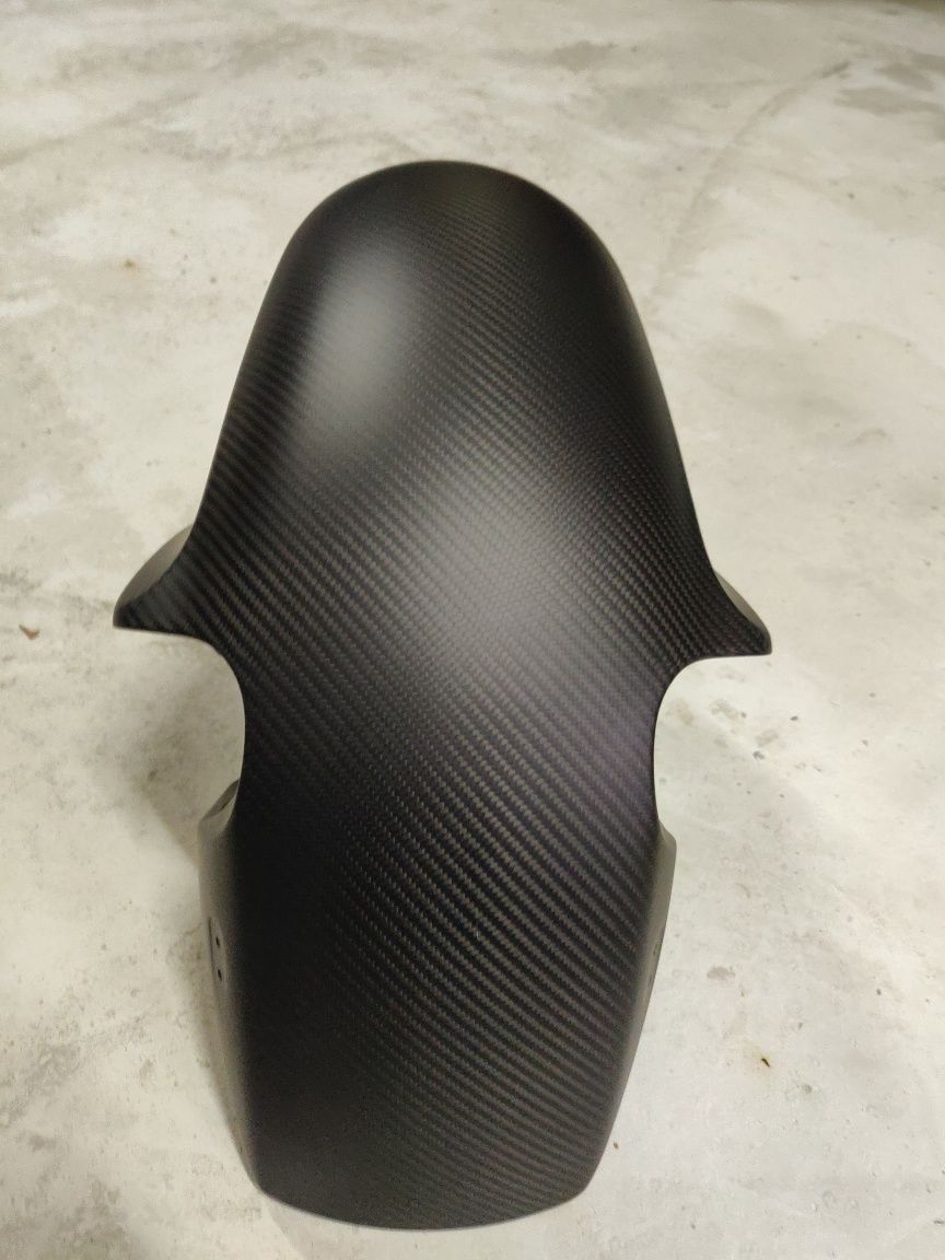 Guarda lamas frontal CARBONO Suzuki GSX