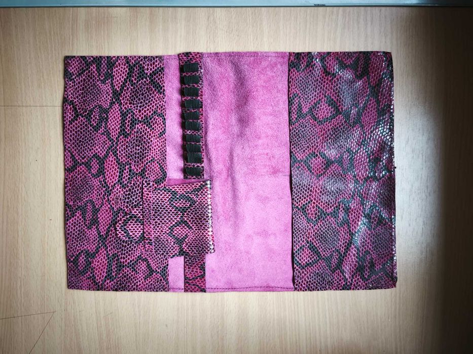 Estojo para maquilhagem em couro