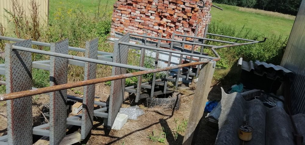 Schody metalowe zewnętrzne