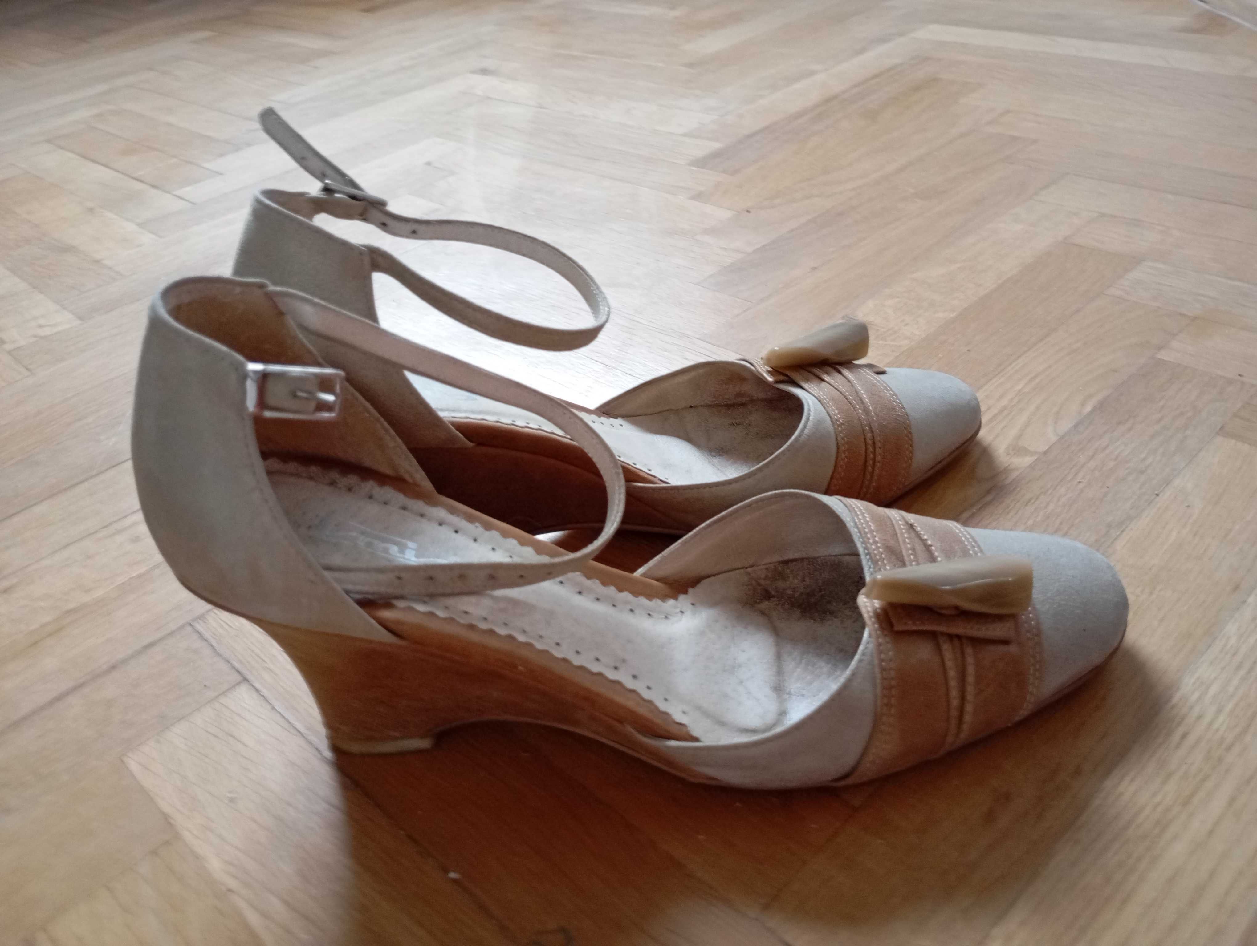 Sprzedam eleganckie buty bezowe na kotórnie rozmiar 37