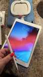 Tablet iPad Apple Retina + NOWY RYSIK + złote etui - cały zestaw