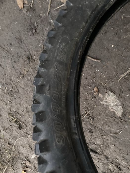 Передня покришка на ендуро р21