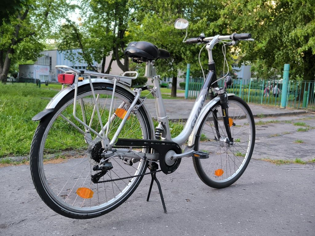 Rower miejski GIANT – wygodny, z amortyzacją i prądnicą!