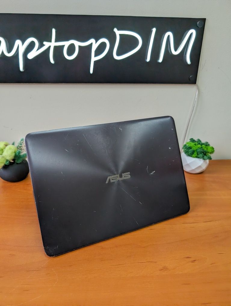 Компактний Ноутбук Asus ZenBook UX305/m3-6y30/8/256/13.3/FHD