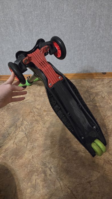 Дитячий самокат.