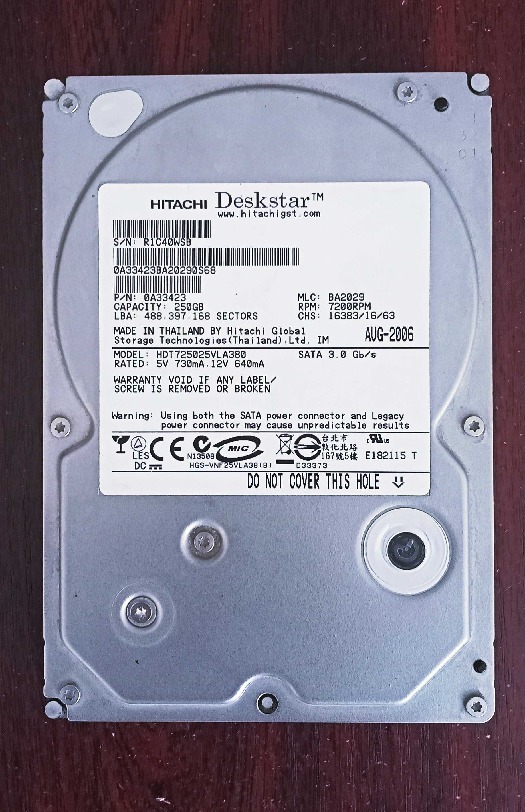 Жёсткий диск для компьютера Hitachi Deskstar.