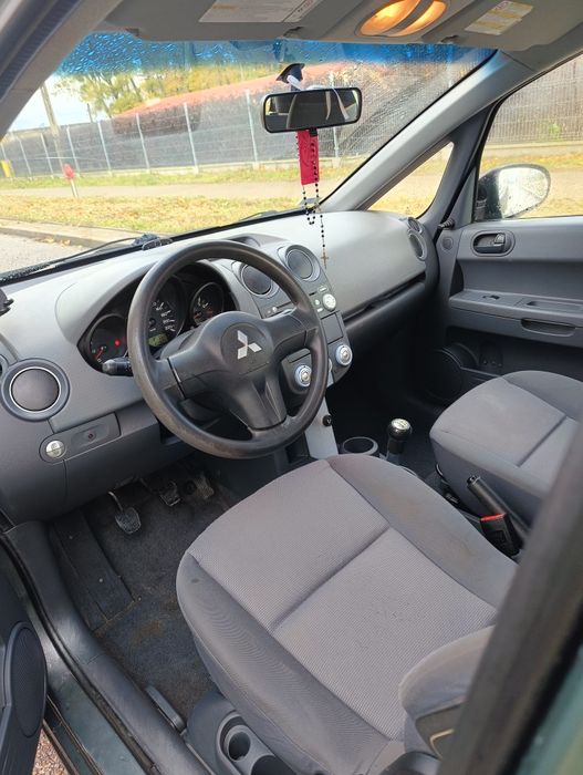 Mitsubishi Colt 1.1 benzyna polift Bt na rok