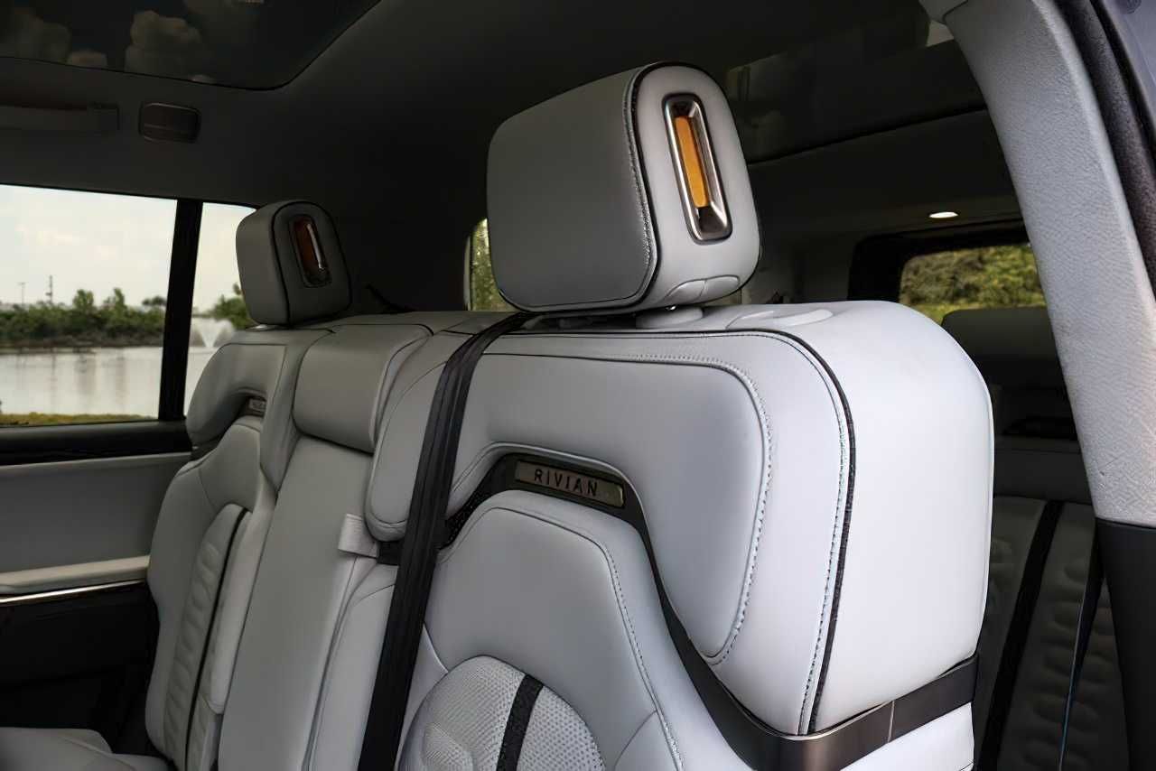 Rivian R1S Adventure 2023