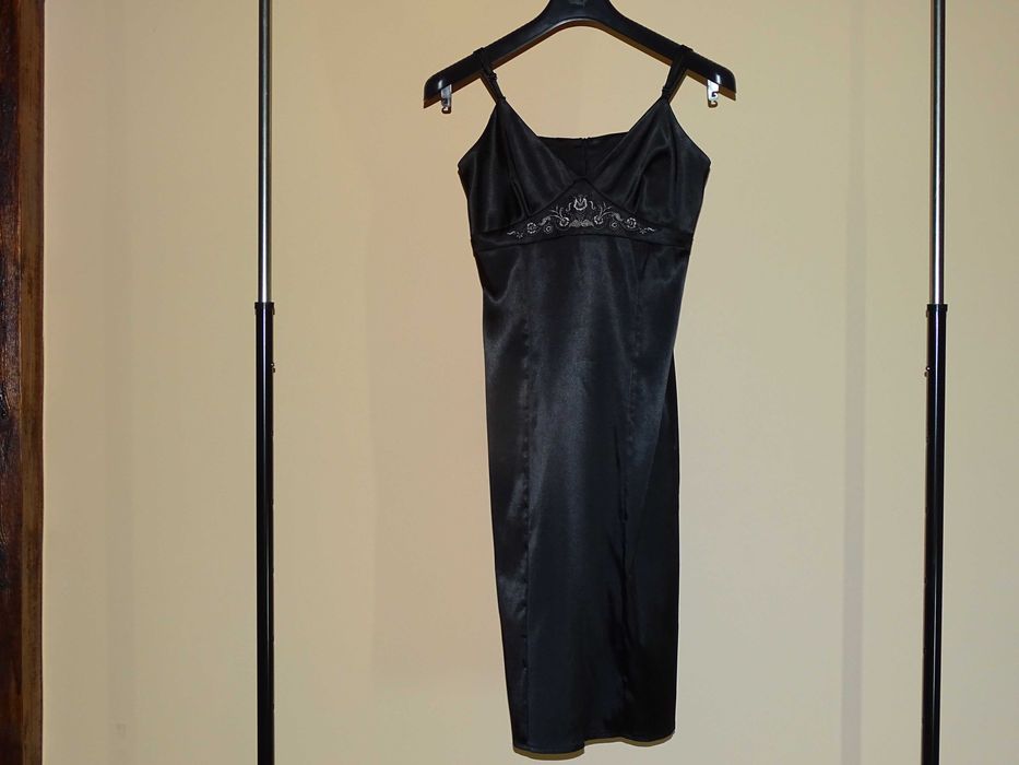 Czarna sukienka r. 40 firmy Orsay