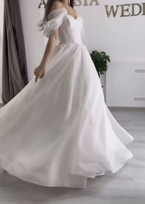 Весільна сукня мінімалістична, розмір М-Л