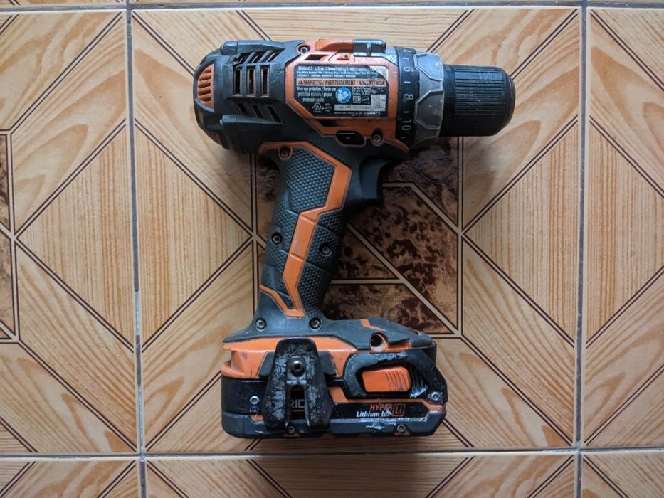 Хорошая дрель-шуруповерт Ridgid R86008 18V аккумулятор