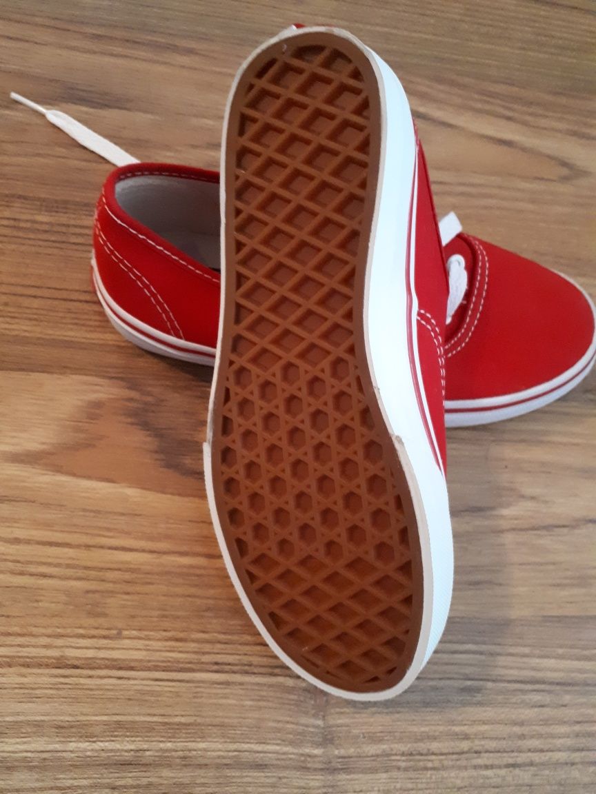 Nowe z metką VANS