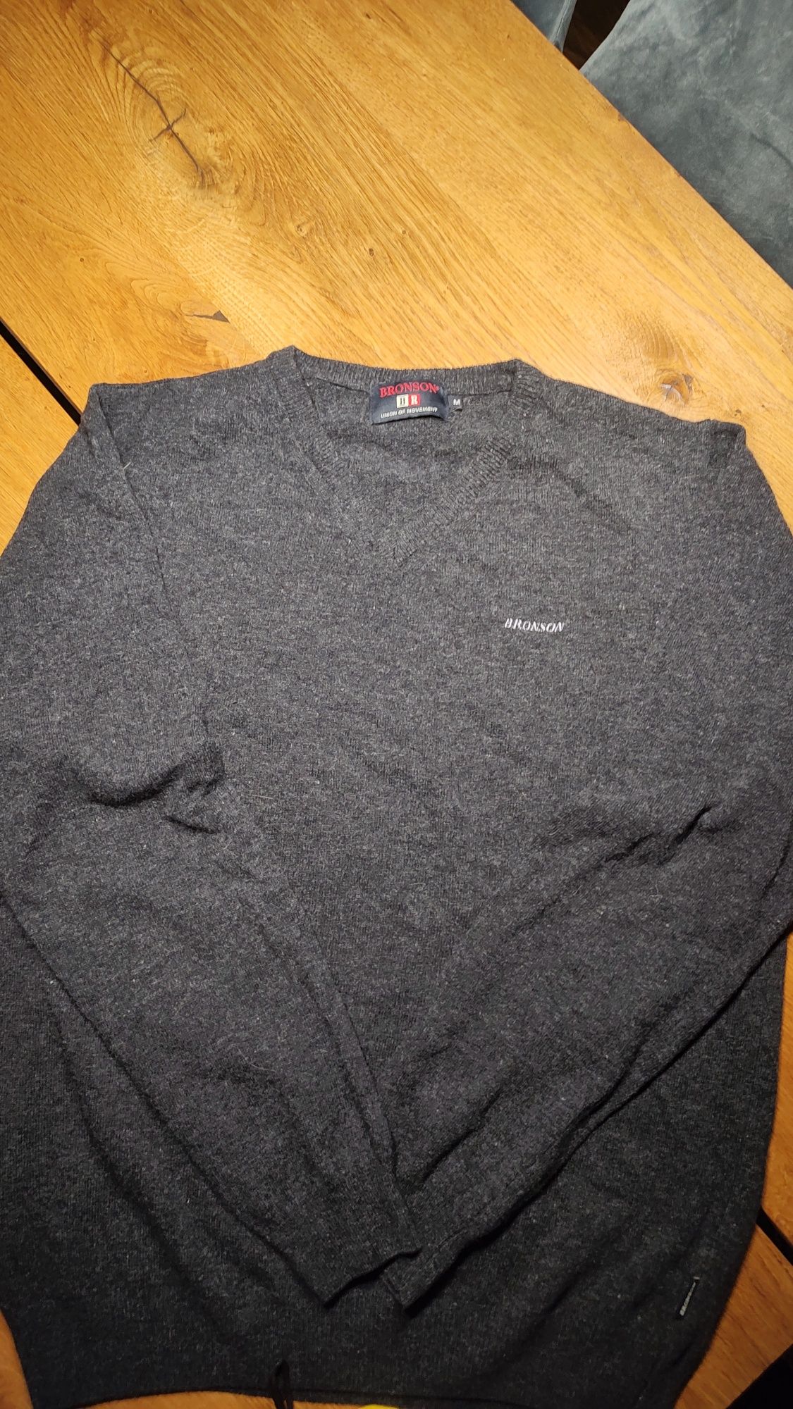 Sweter marki Bronson, 100%welna owcza