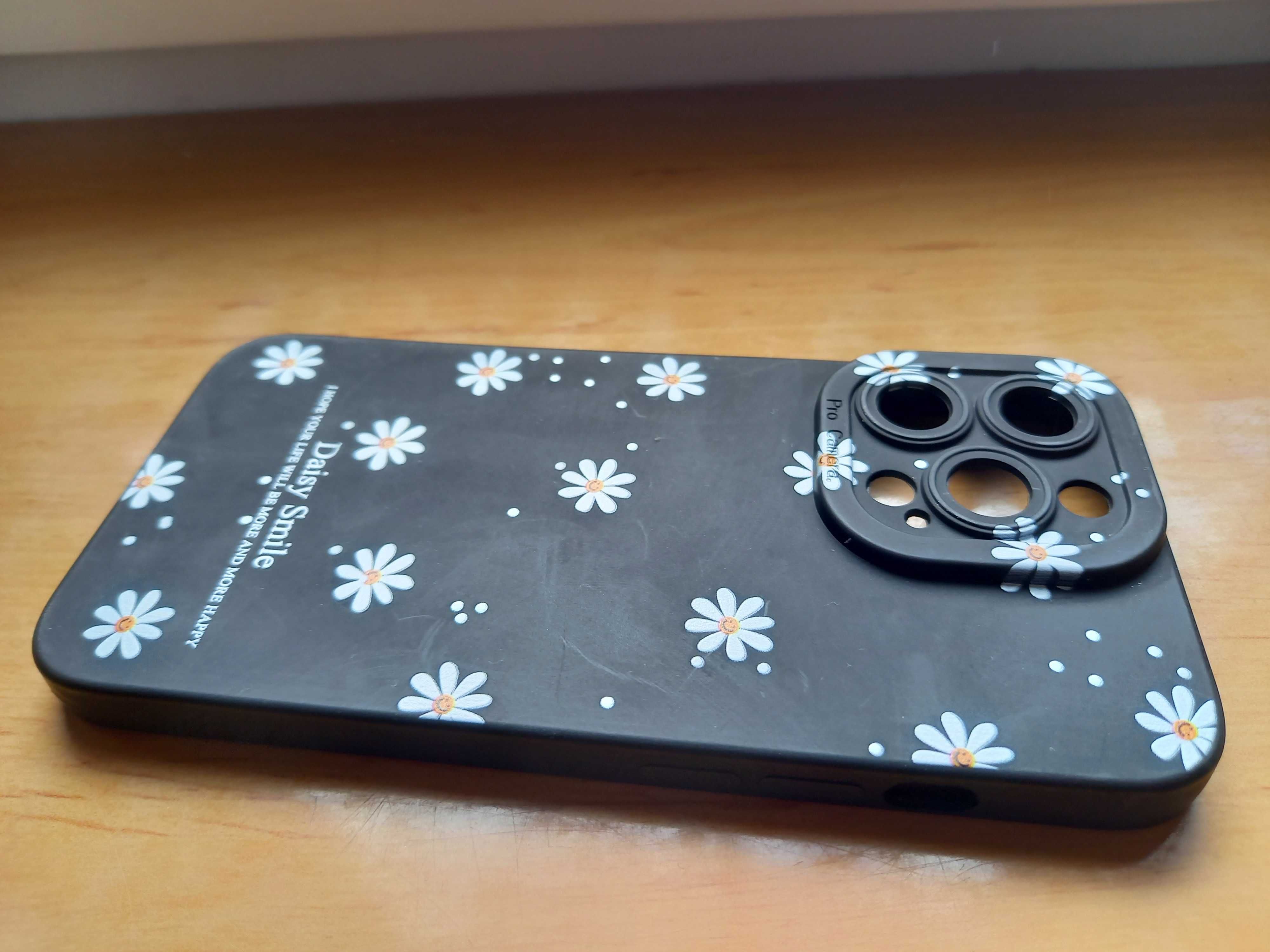 etui Iphone 13 pro Daisy stokrotki czarne plecki case