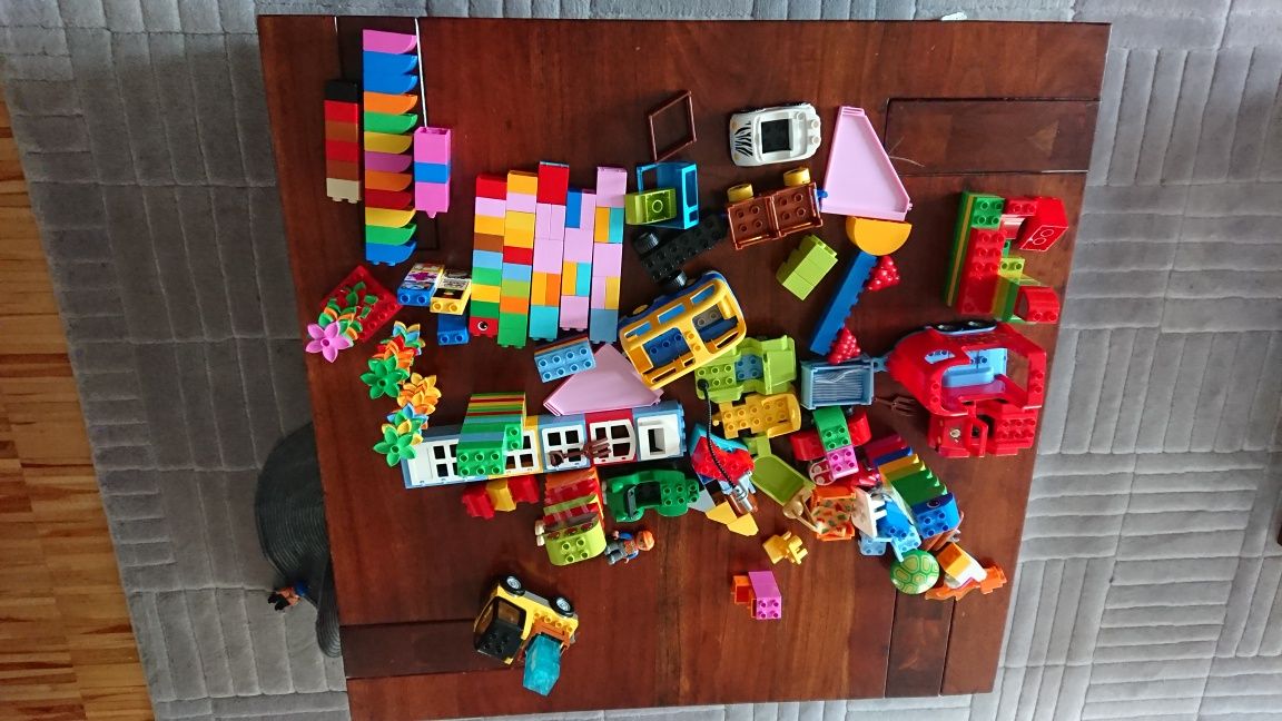 Lego Duplo bardzo duzo klocków i figurek, Kosztowały ponad 2500 zł