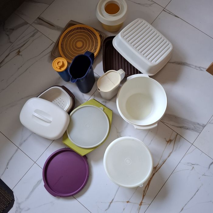 Pojemniki tupperware sprzedam komplet