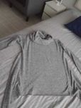 Reserved śliczny sweter z przedłużanymi bokami